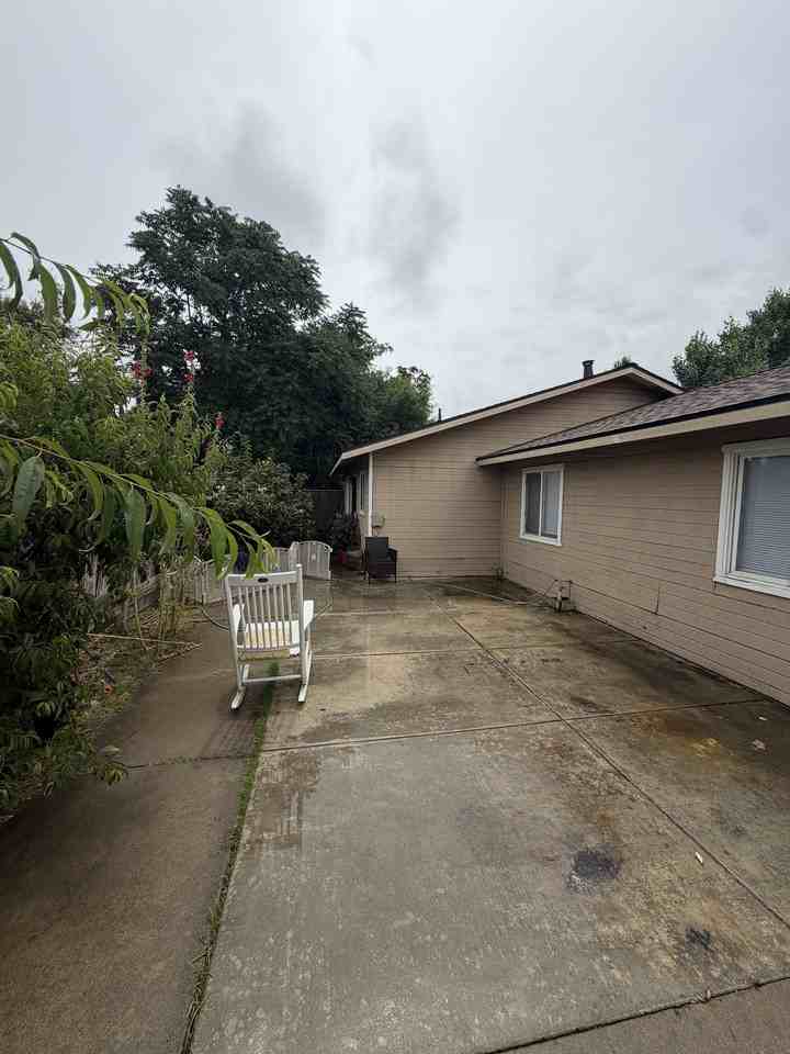 442 N St #A - Photo 3 of 8