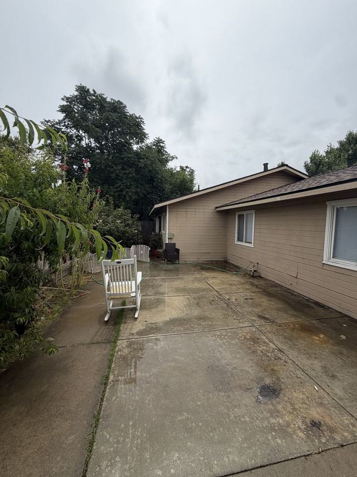 442 N St #A - Photo 4 of 8