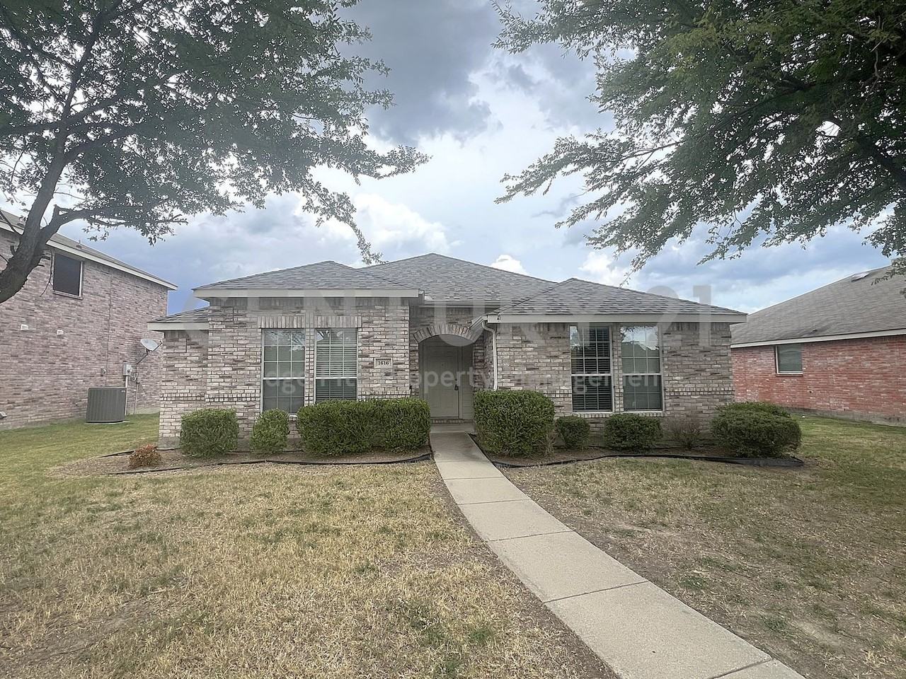 1616 Logan Dr - Photo 3 of 35