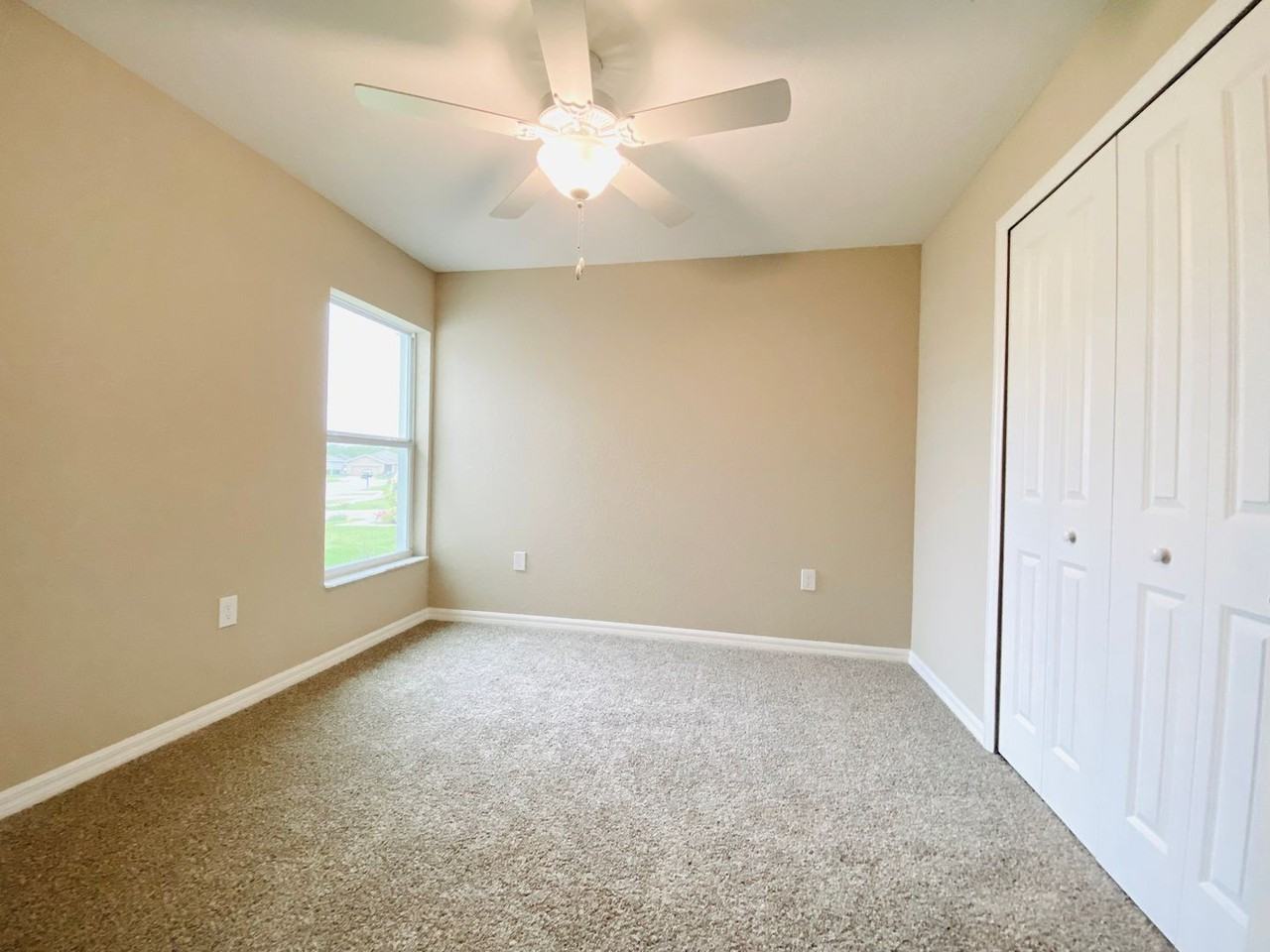 223 Hibiscus St - Photo 3 of 18