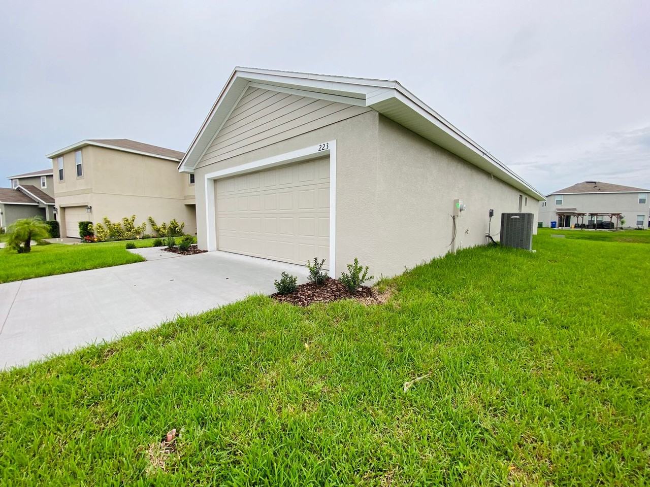 223 Hibiscus St - Photo 4 of 18