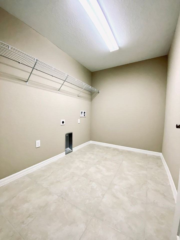 223 Hibiscus St - Photo 5 of 18