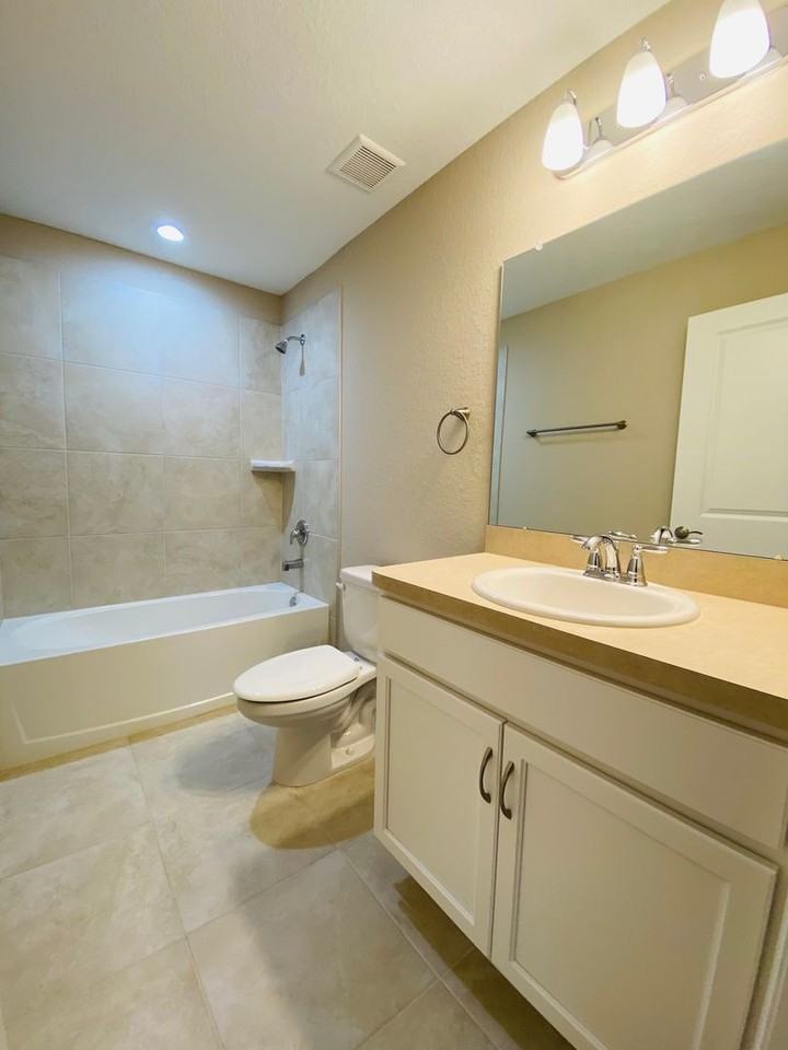 223 Hibiscus St - Photo 6 of 18
