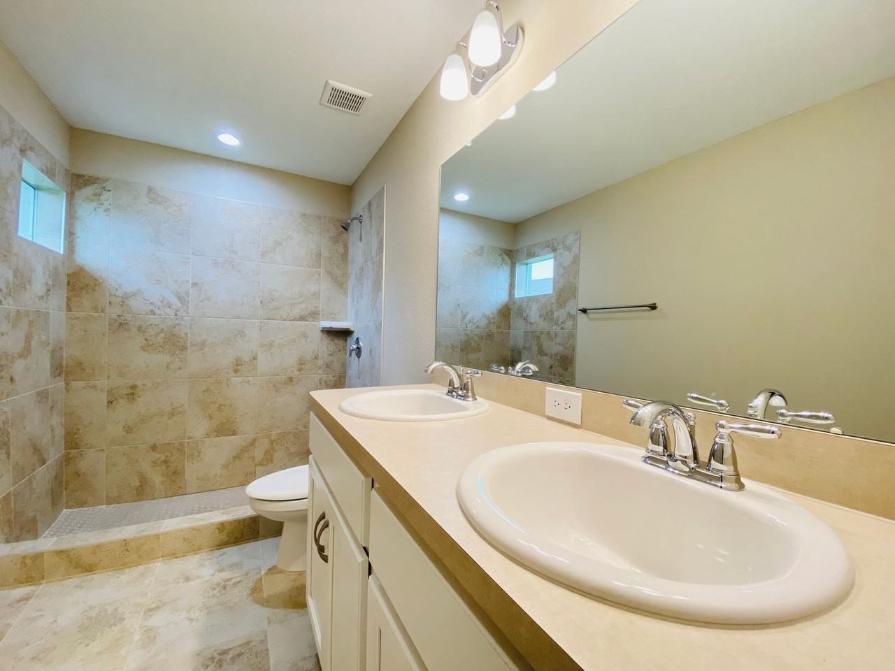 223 Hibiscus St - Photo 7 of 18