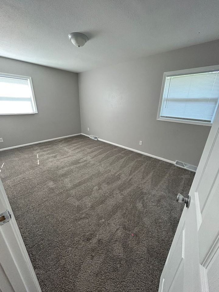 4377 Oxford Dr - Photo 7 of 14