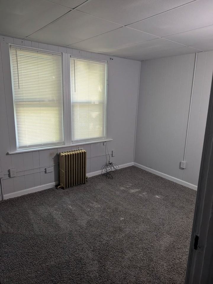 1216 Clark St - Photo 4 of 9