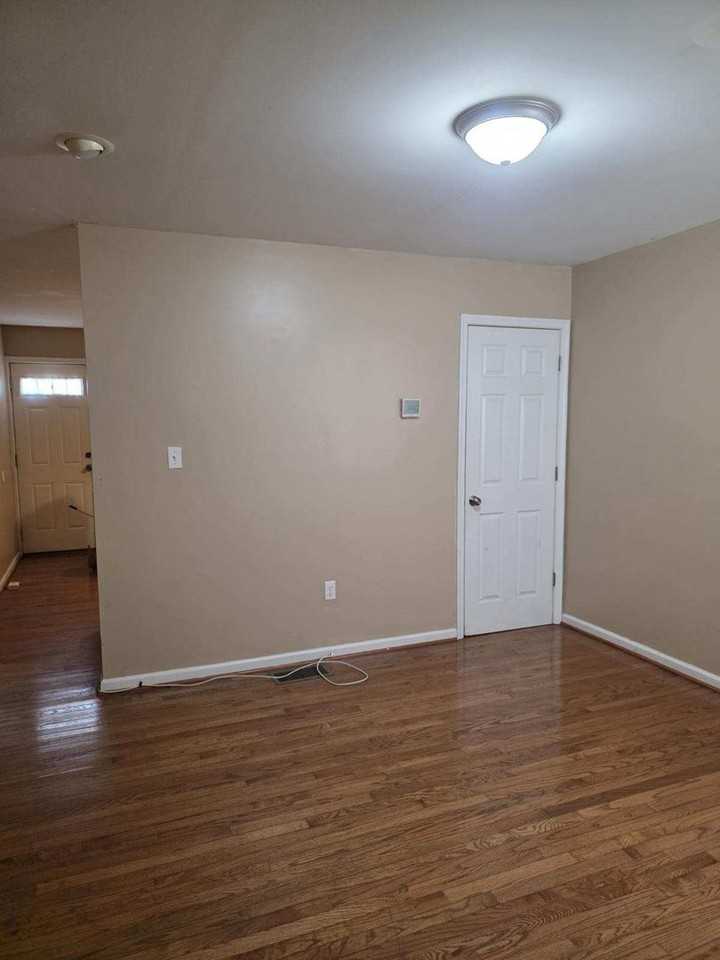 428 S Jackson St - Photo 3 of 25