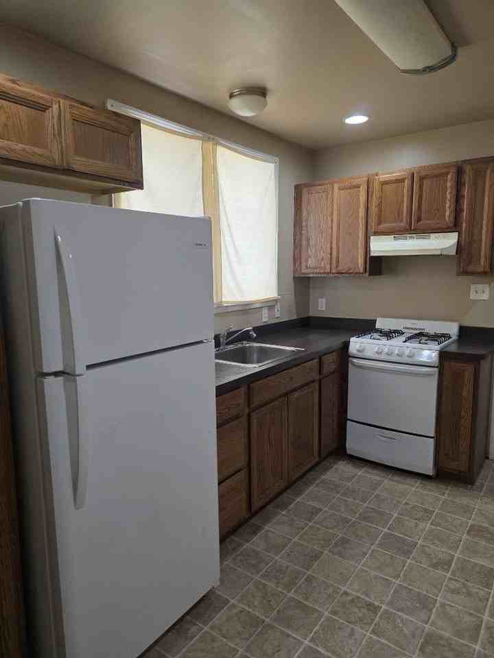 428 S Jackson St - Photo 6 of 25