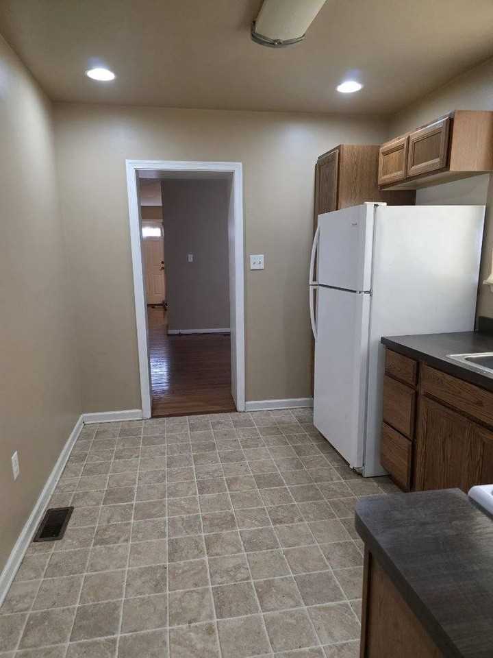 428 S Jackson St - Photo 7 of 25