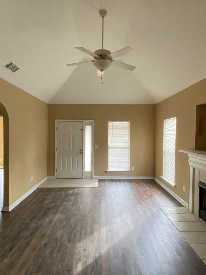 525 Fox Run Cir - Photo 2 of 30