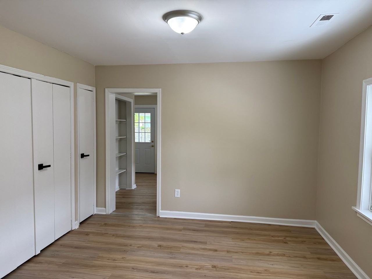 1151 Perry St - Photo 4 of 18