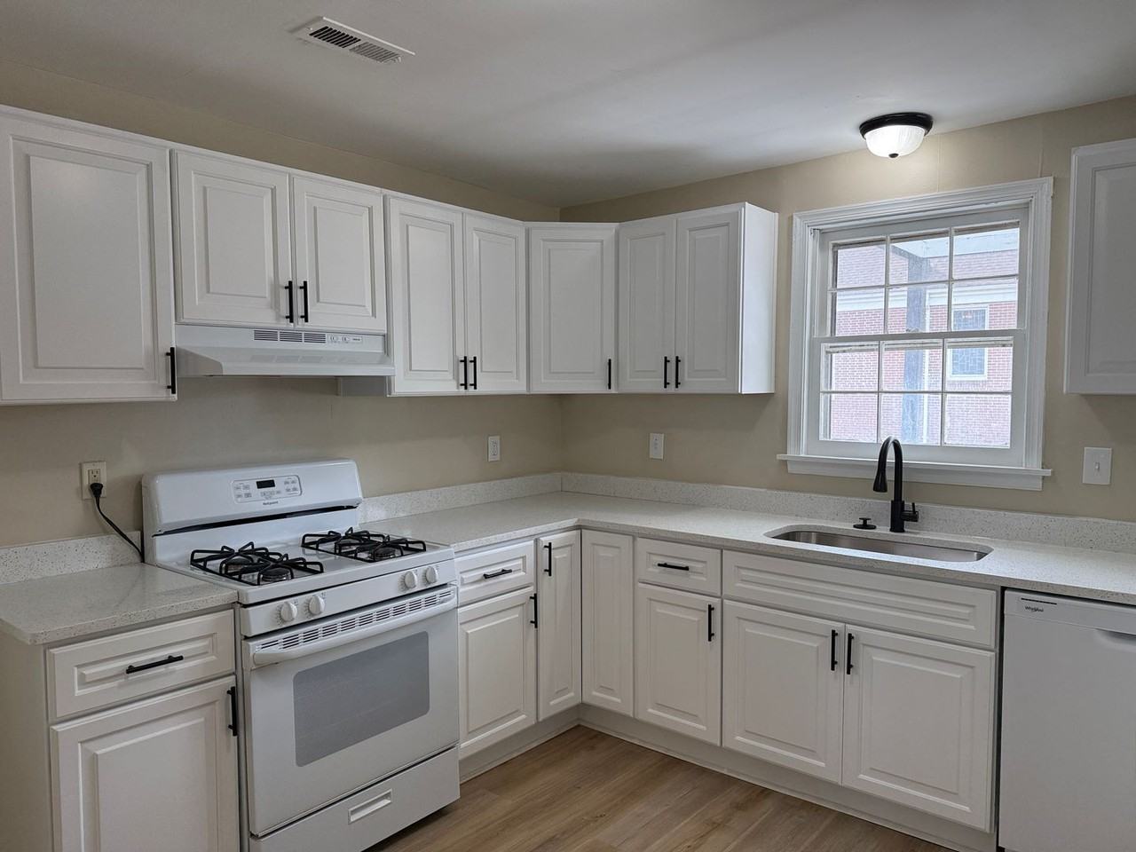 1151 Perry St - Photo 7 of 18