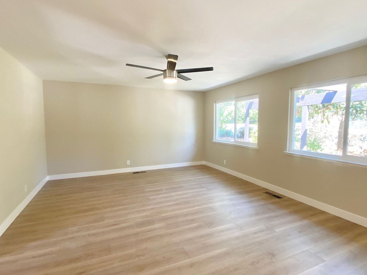 7349 Cross Dr - Photo 2 of 32