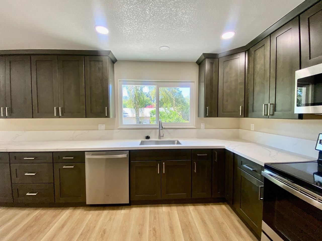 7349 Cross Dr - Photo 6 of 32