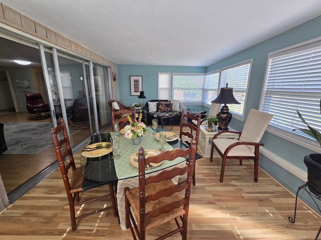 2441 Gulf Gate Dr - Photo 4 of 24