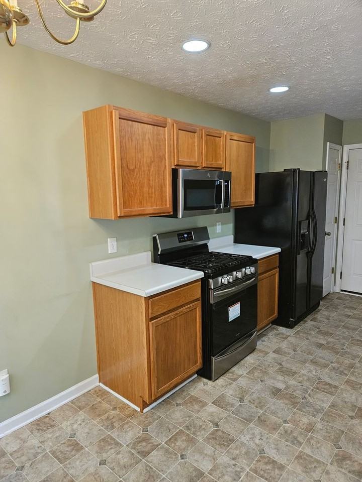 176 Oak Grove Pl - Photo 6 of 15