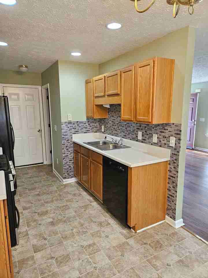 176 Oak Grove Pl - Photo 7 of 15
