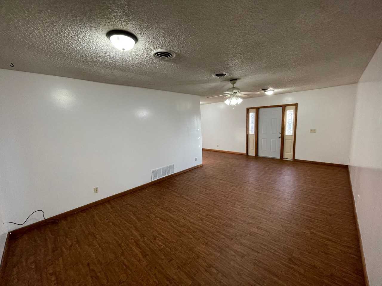 525 E 47th St - Photo 3 of 30