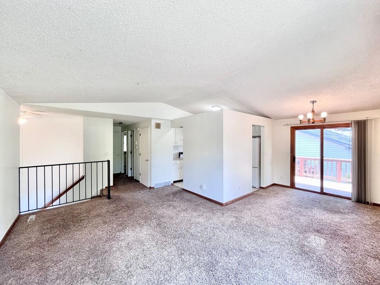 2493 Fleming Dr - Photo 3 of 16