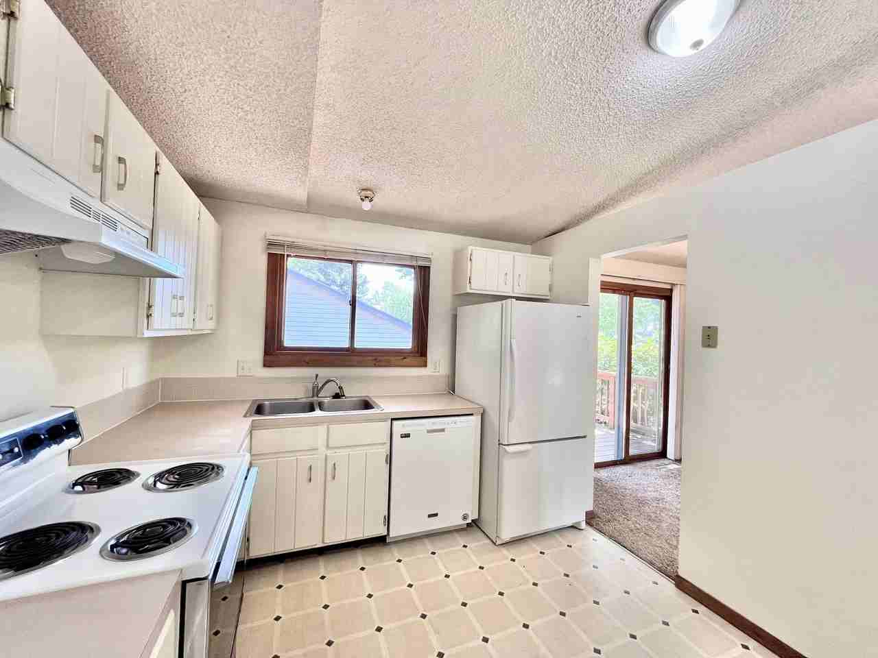 2493 Fleming Dr - Photo 5 of 16