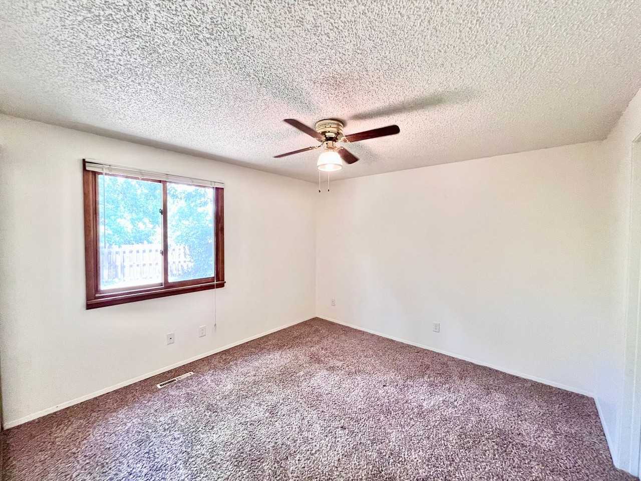 2493 Fleming Dr - Photo 6 of 16