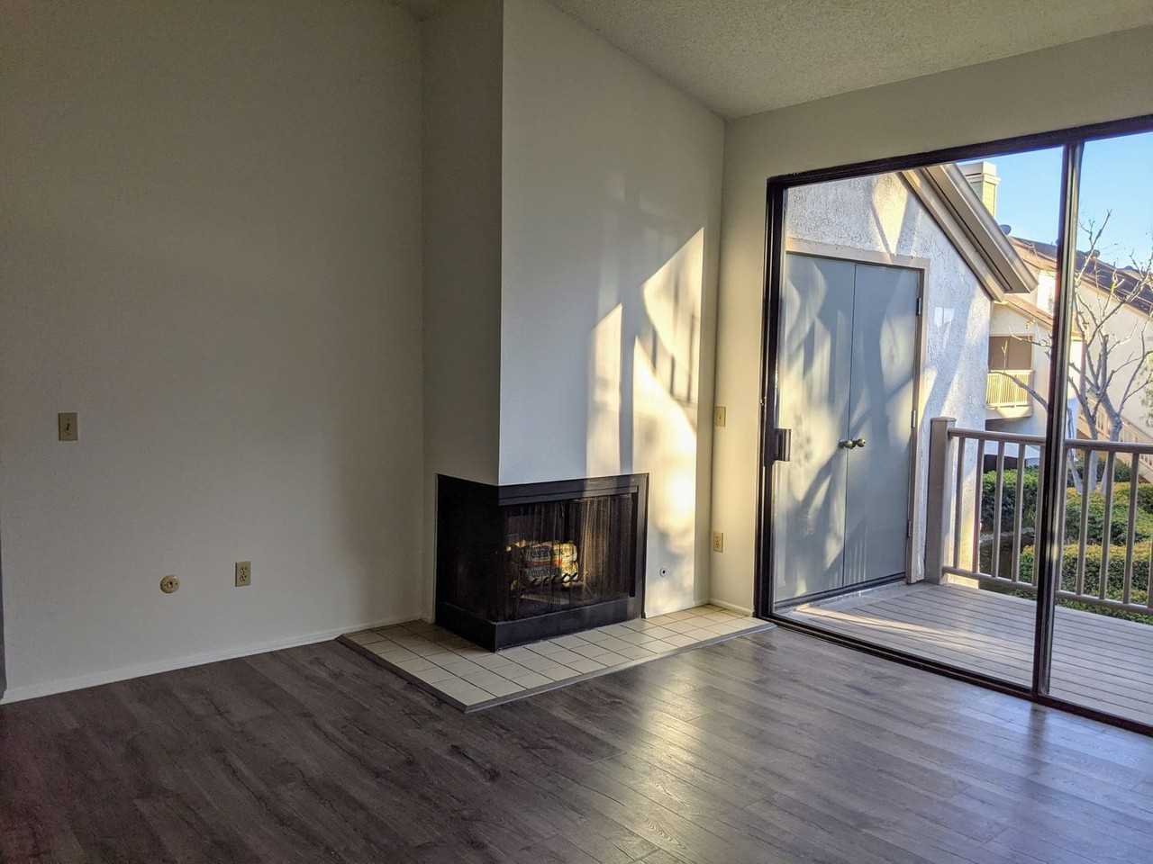 10560 Lakeside Dr N - Photo 3 of 17