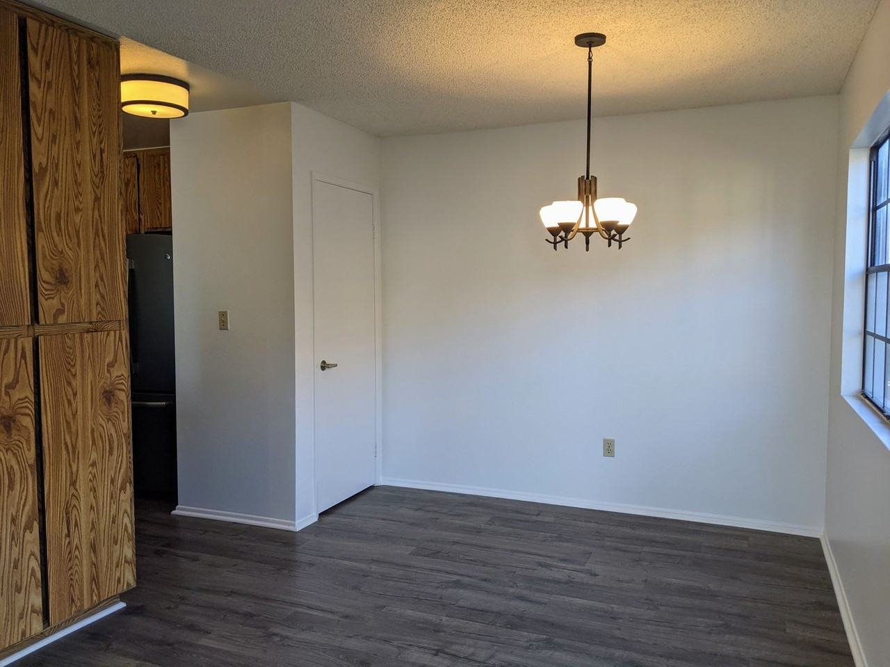 10560 Lakeside Dr N - Photo 4 of 17