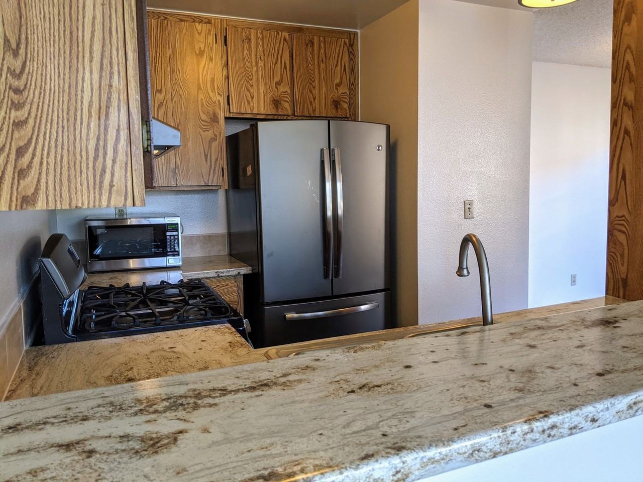 10560 Lakeside Dr N - Photo 5 of 17