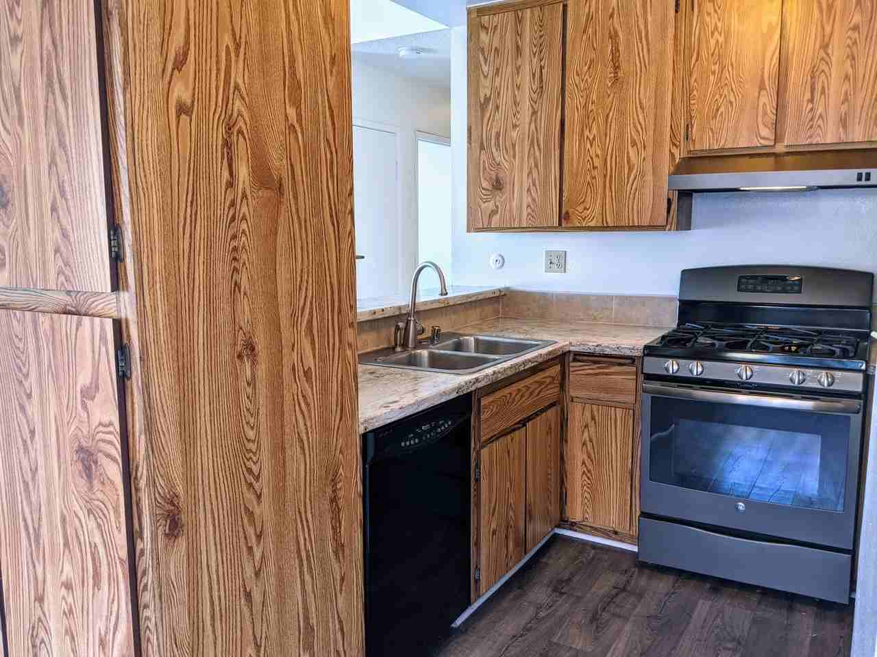 10560 Lakeside Dr N - Photo 6 of 17