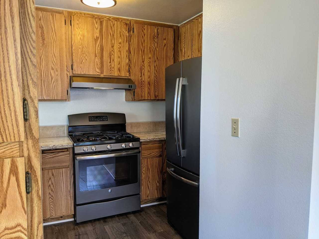 10560 Lakeside Dr N - Photo 7 of 17