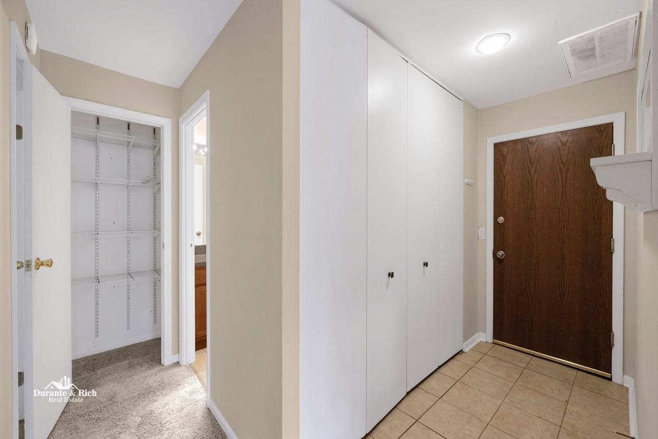 6010 Forest View Rd - Photo 3 of 10