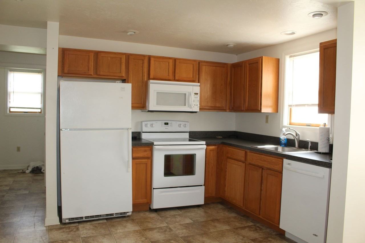 16093 Mellinger Ln - Photo 3 of 12