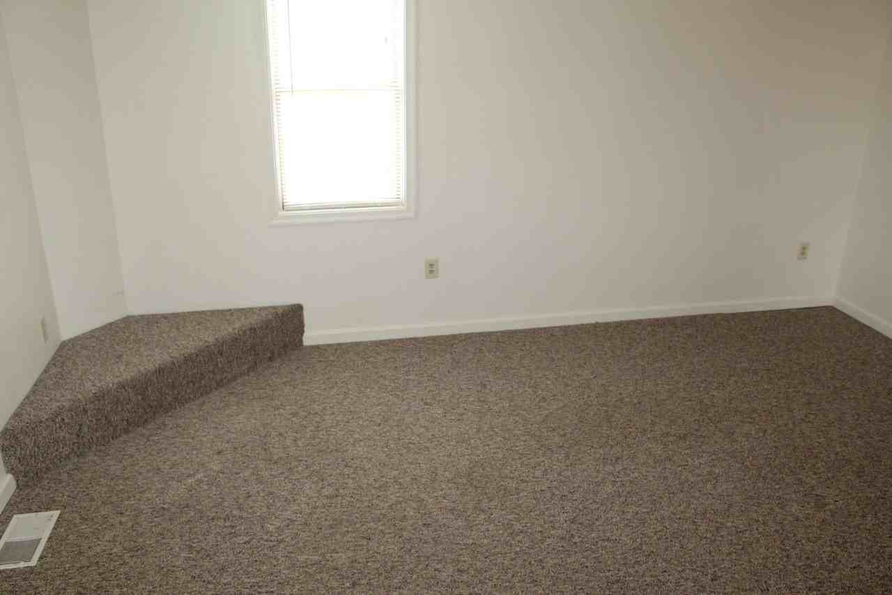 16093 Mellinger Ln - Photo 4 of 12