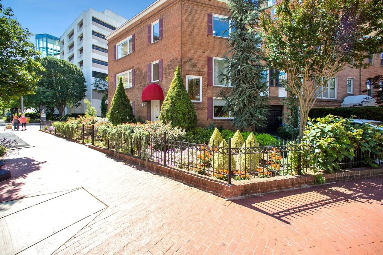 837 New Hampshire Ave Nw - Photo 3 of 35
