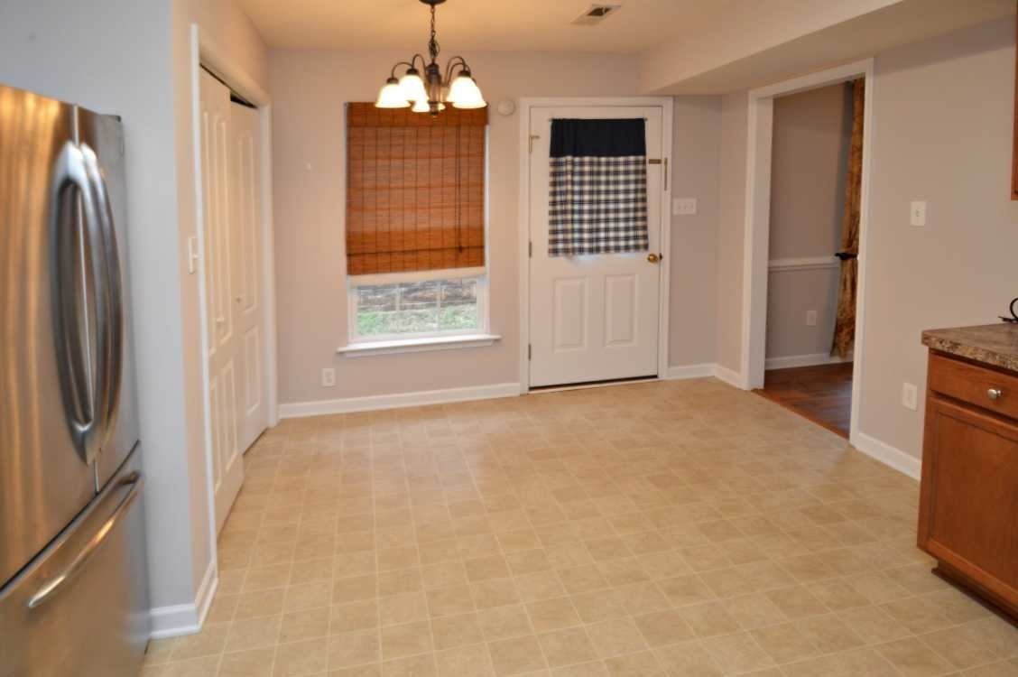300 Wessex Rd - Photo 2 of 17