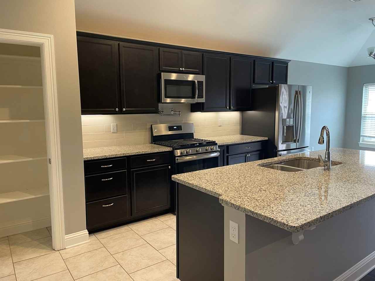 4001 False River Dr - Photo 3 of 14