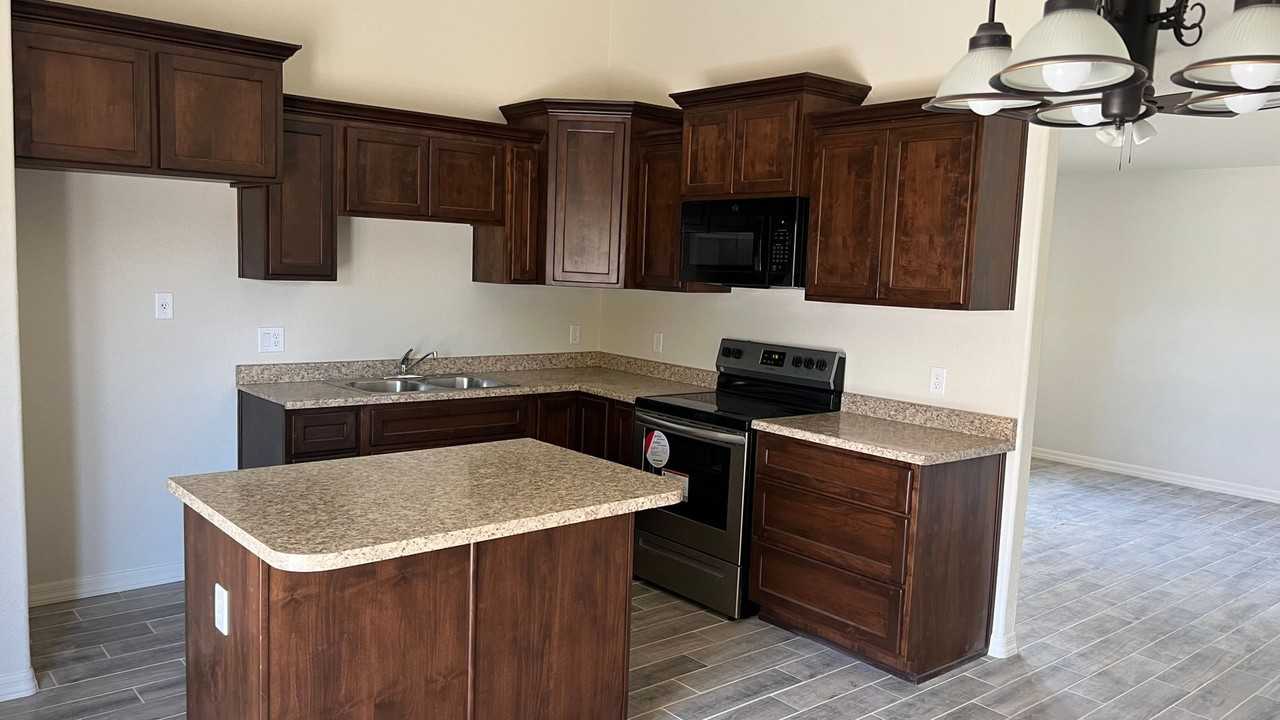 2603 S 18th Dr - Photo 2 of 13