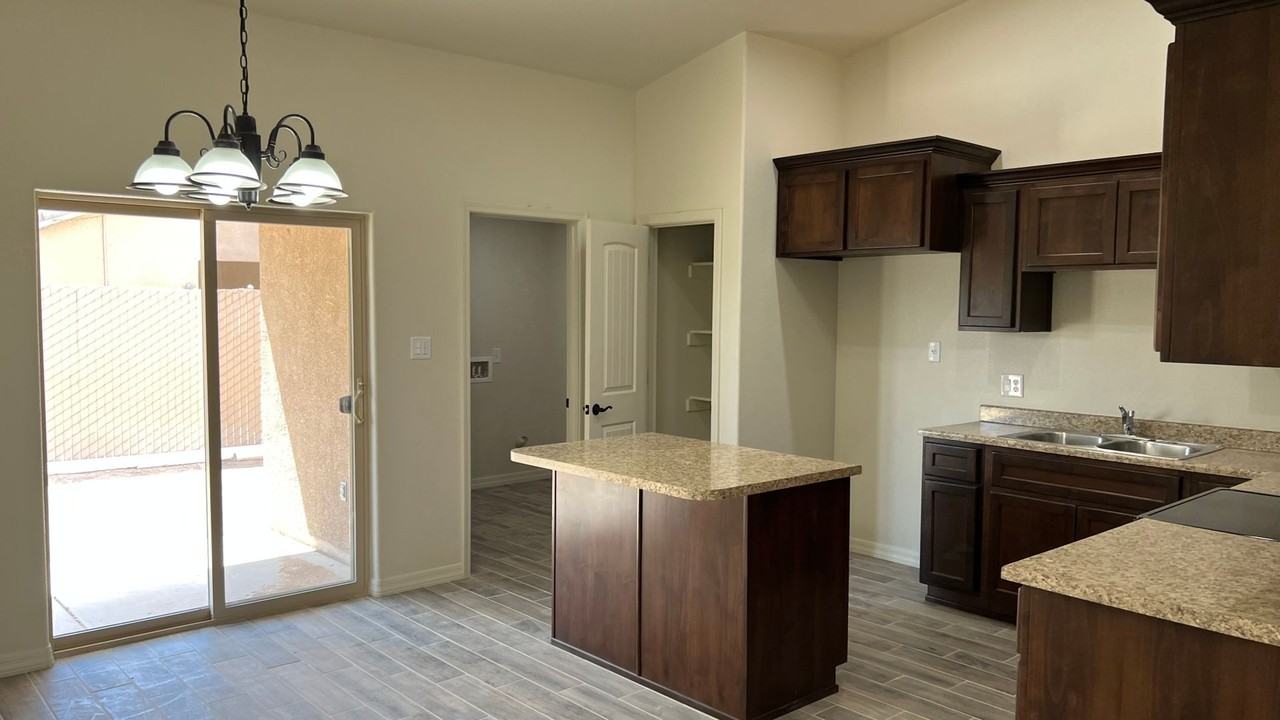 2603 S 18th Dr - Photo 3 of 13