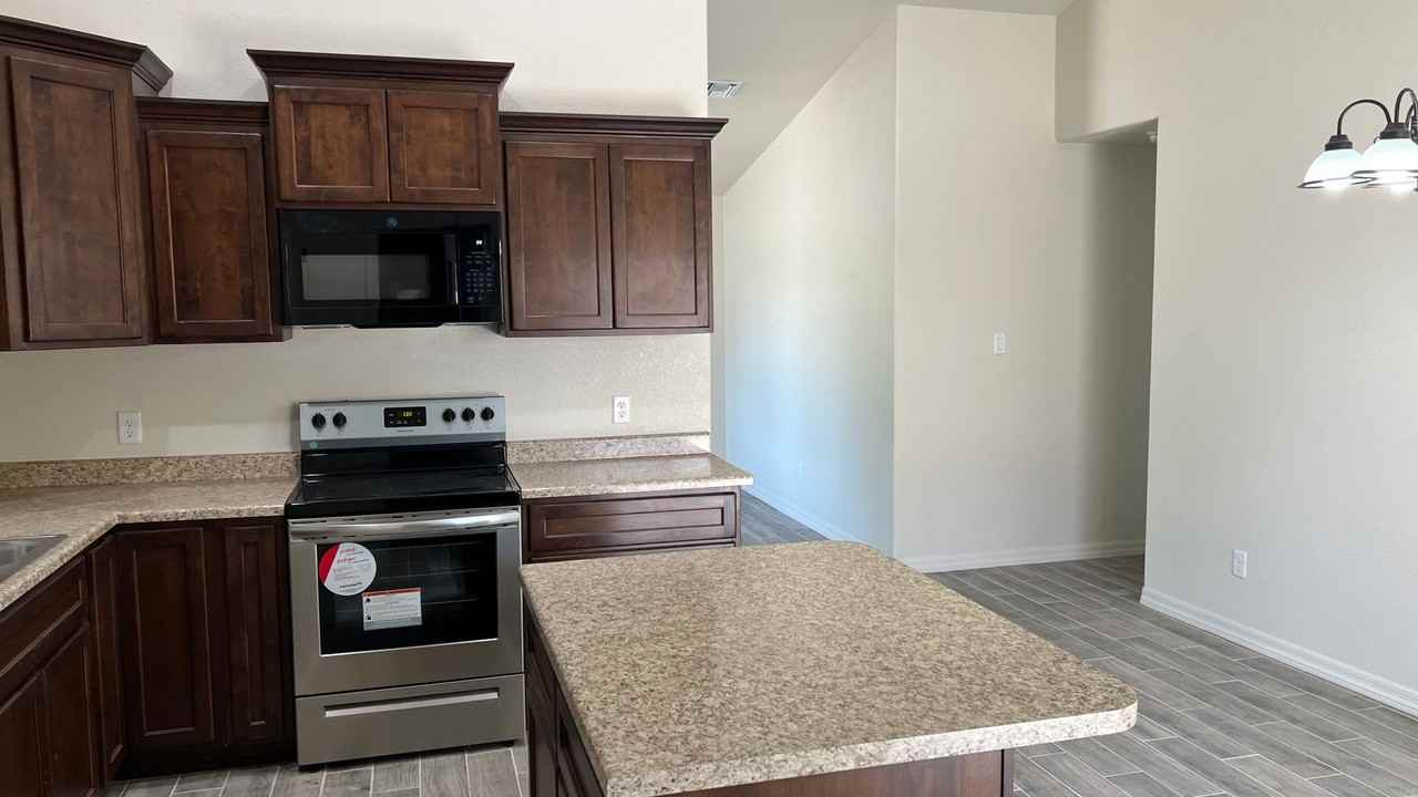 2603 S 18th Dr - Photo 4 of 13