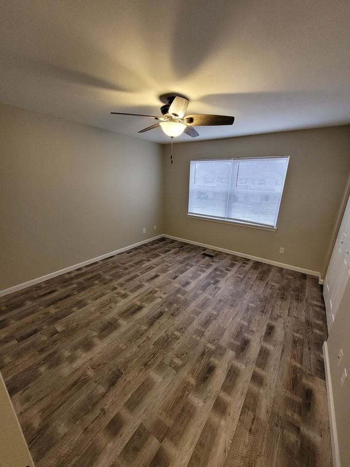 416 Shade Tree Ln - Photo 3 of 12