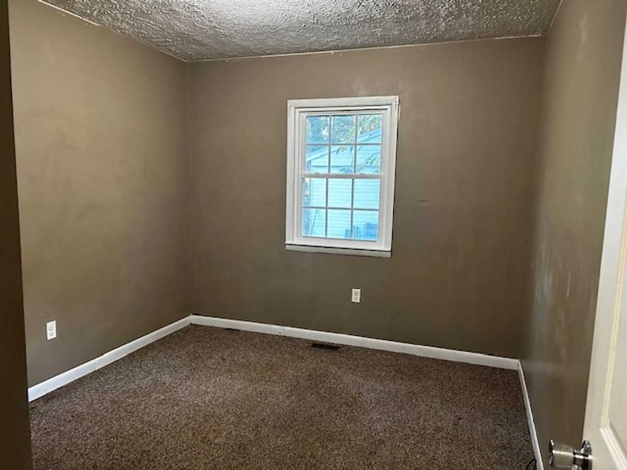 706 Wren St - Photo 5 of 8