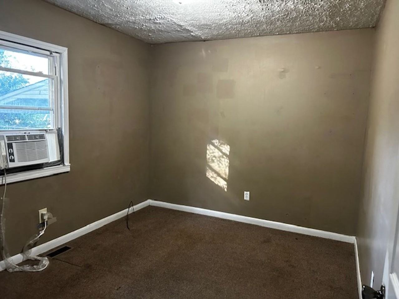 706 Wren St - Photo 7 of 8