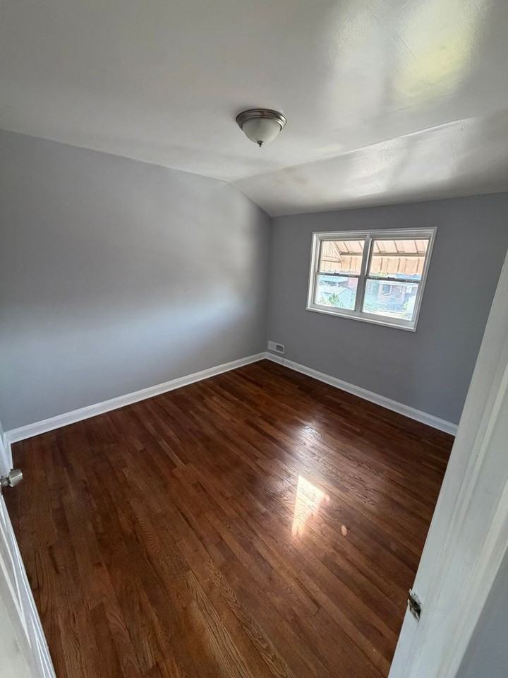 1955 Merritt Blvd - Photo 6 of 29