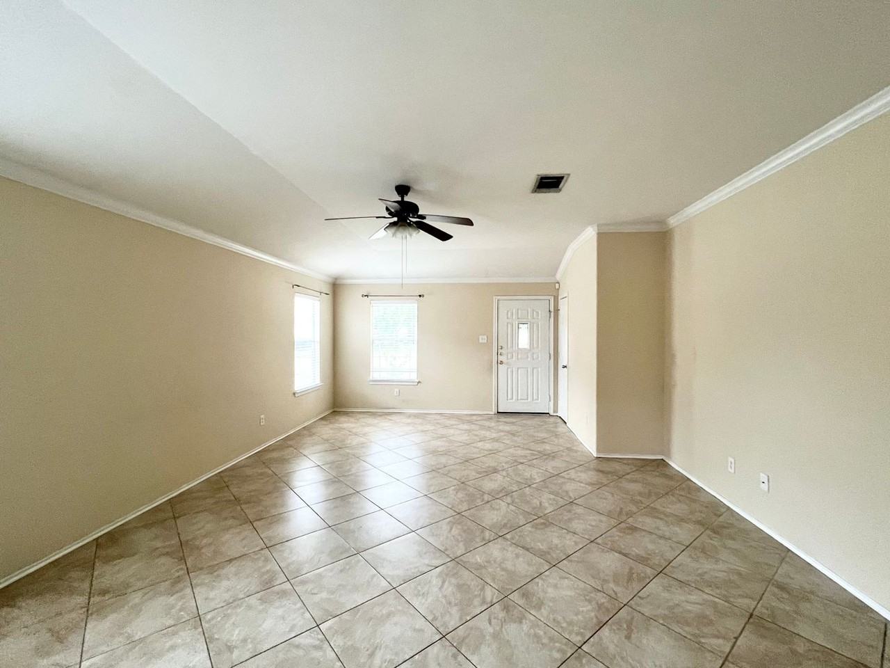 2428 Green Meadows Ln - Photo 3 of 6