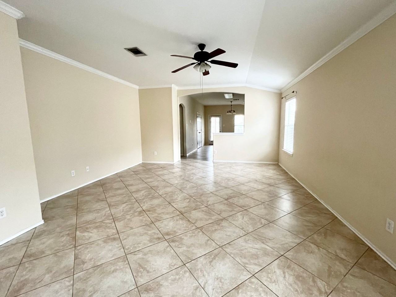 2428 Green Meadows Ln - Photo 4 of 6