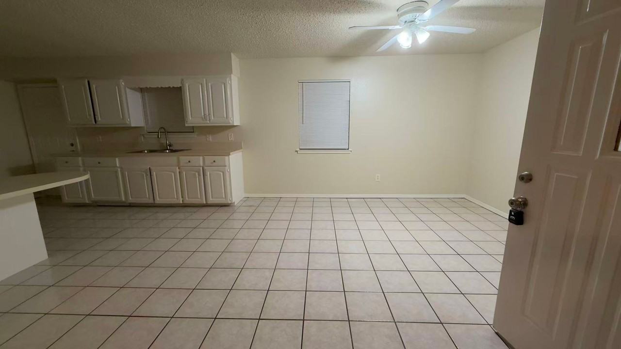 552 Trout St - Photo 3 of 9