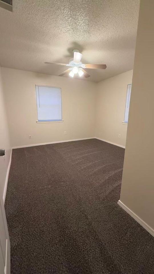 552 Trout St - Photo 5 of 9