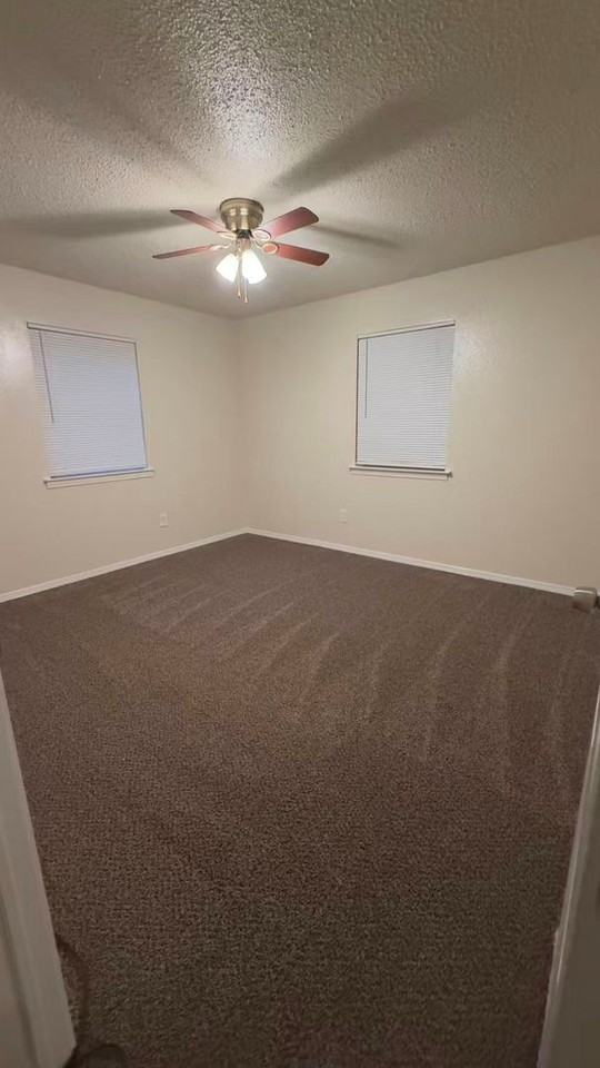 552 Trout St - Photo 6 of 9