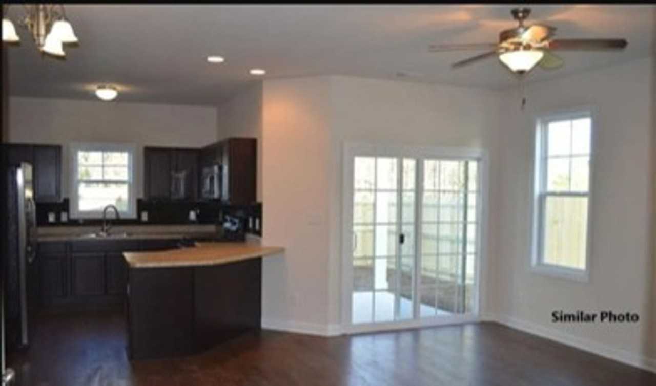 290 Currituck Dr - Photo 3 of 3