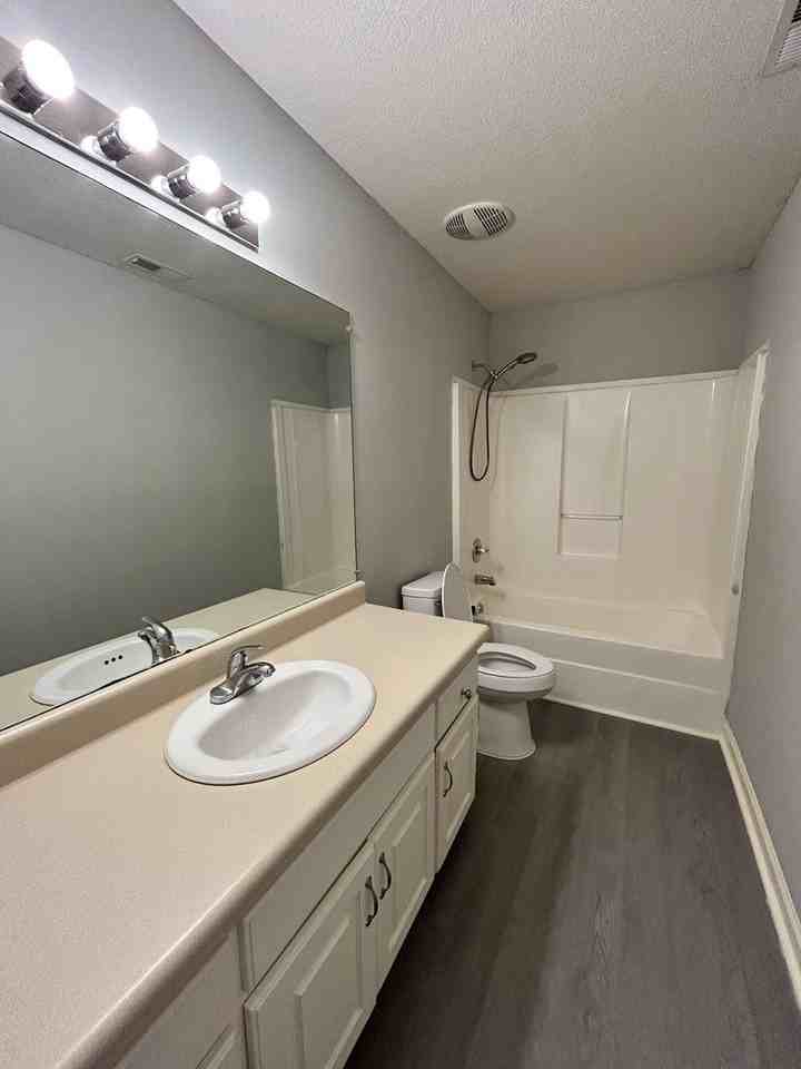 100 Biltford Ave - Photo 3 of 9